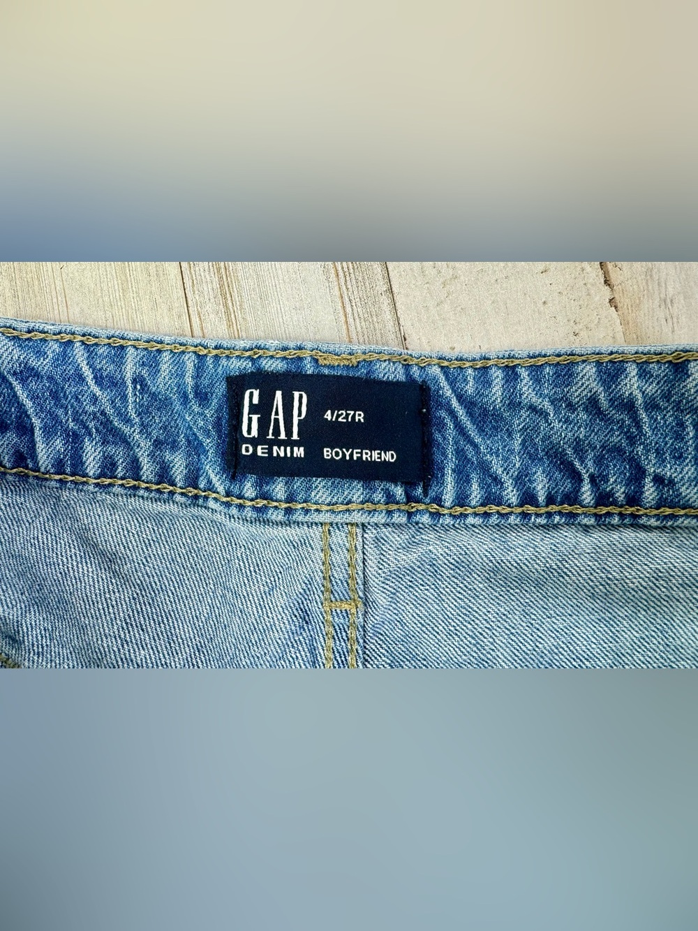 GAP Women’s Boyfriend Fit Jeans 4/27R (30x24) Blue Medium Wash Denim - Picture 4 of 12